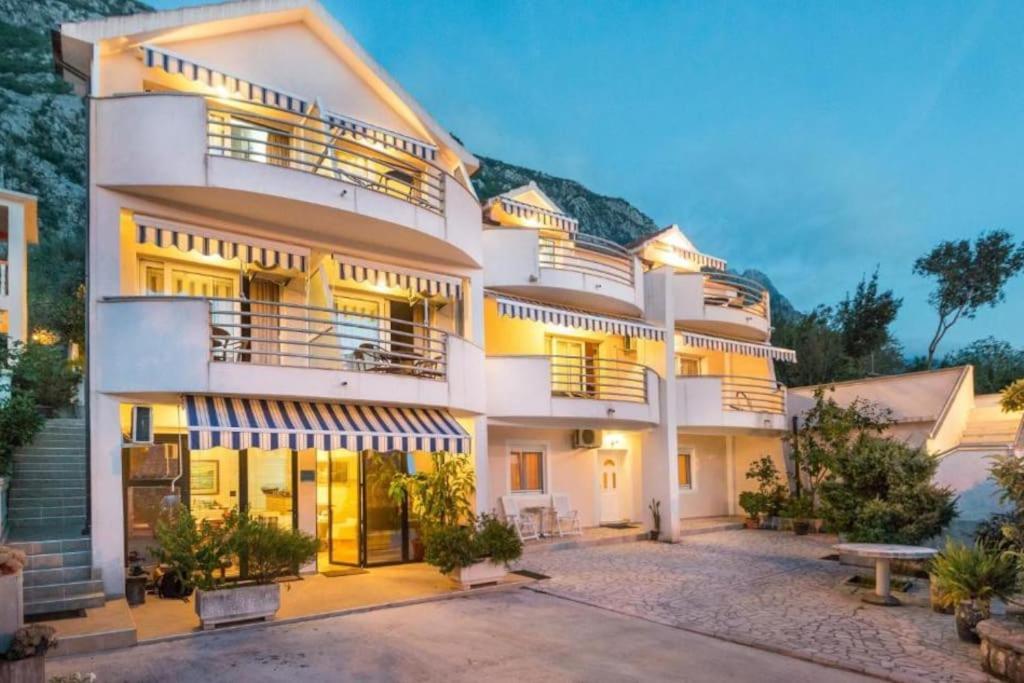 Majka Apartments Kotor Exteriör bild